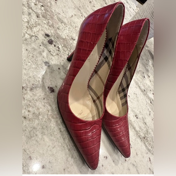 Burberry red crocodile heels size 36 - Picture 2 of 8